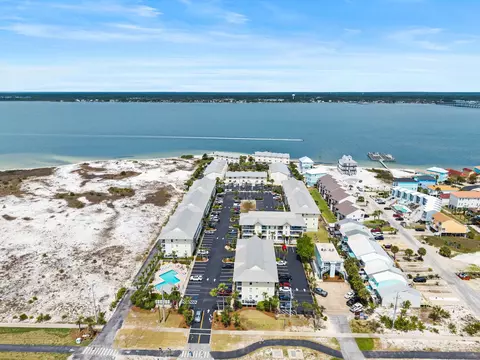 8436 Gulf Blvd UNIT 422, Navarre, FL 32566