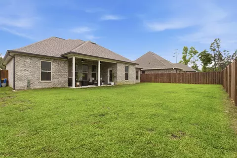 Exterior - 140 Flora Ln, Freeport, FL 32439 photo 2 of 9