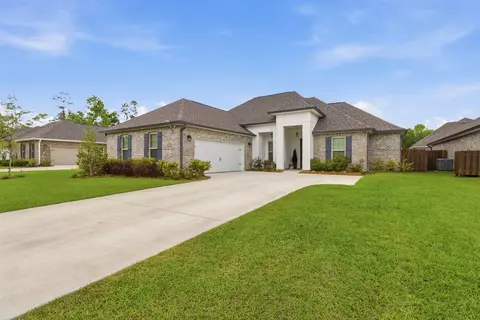 140 Flora Ln, Freeport, FL 32439