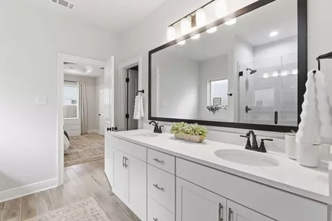 Bath - 140 Flora Ln, Freeport, FL 32439 photo 5 of 9