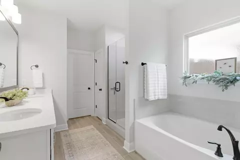 Bath - 140 Flora Ln, Freeport, FL 32439 photo 9 of 9