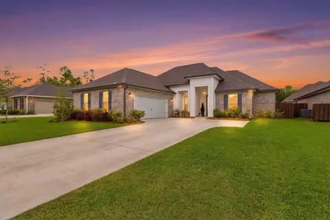 140 Flora Ln, Freeport, FL 32439