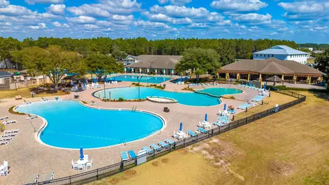 Exterior - 140 Flora Ln, Freeport, FL 32439 photo 4 of 9