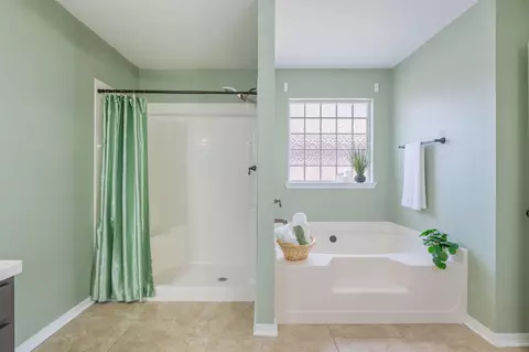 Bath - 5632 N North Brook Dr, Crestview, FL 32539 photo 4 of 11