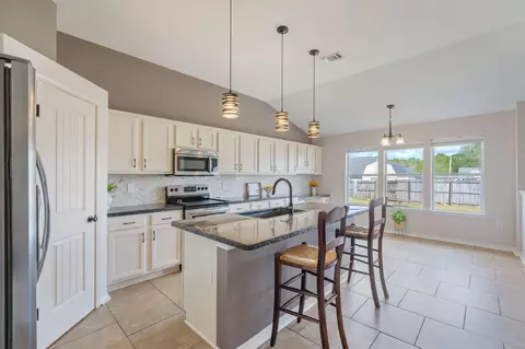 Kitchen - 5632 N North Brook Dr, Crestview, FL 32539 photo 2 of 8
