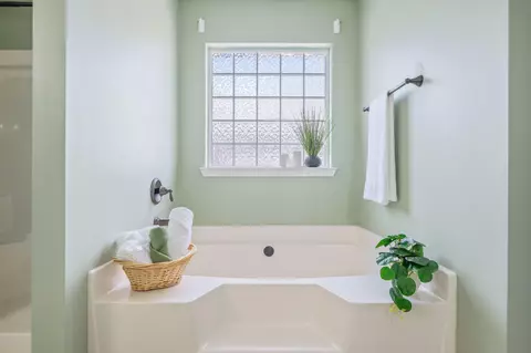 Bath - 5632 N North Brook Dr, Crestview, FL 32539 photo 6 of 11