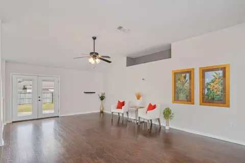 Living - 5632 N North Brook Dr, Crestview, FL 32539 photo 2 of 3
