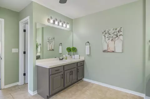 Bath - 5632 N North Brook Dr, Crestview, FL 32539 photo 2 of 11