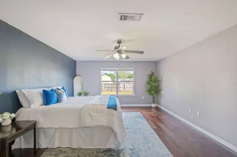 Bedroom - 5632 N North Brook Dr, Crestview, FL 32539 photo 3 of 9