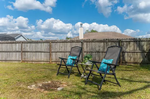 Exterior - 5632 N North Brook Dr, Crestview, FL 32539 photo 6 of 8