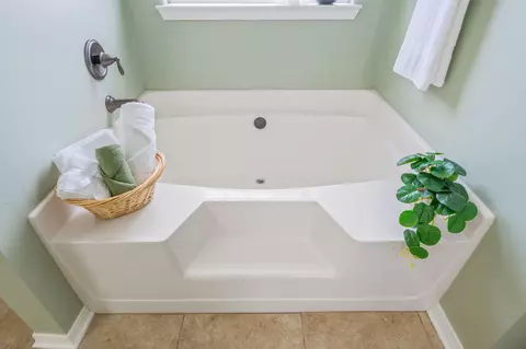 Bath - 5632 N North Brook Dr, Crestview, FL 32539 photo 7 of 11