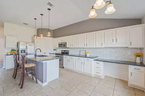 Kitchen - 5632 N North Brook Dr, Crestview, FL 32539 photo 3 of 8