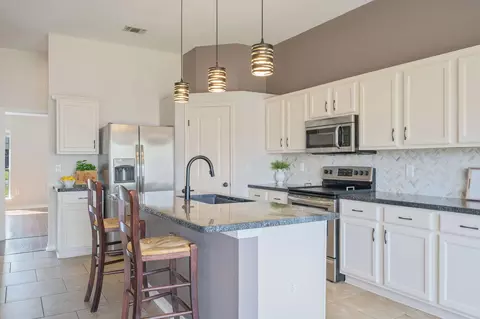 Kitchen - 5632 N North Brook Dr, Crestview, FL 32539 photo 4 of 8