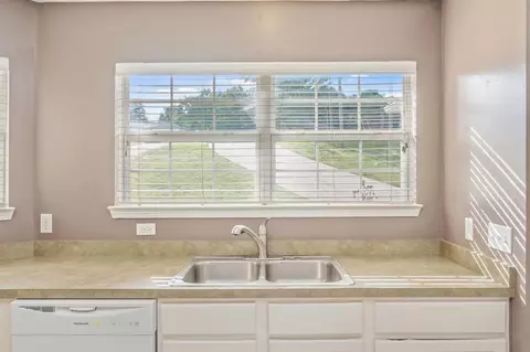 Kitchen - 484 Jillian Dr, Crestview, FL 32536 photo 5 of 5