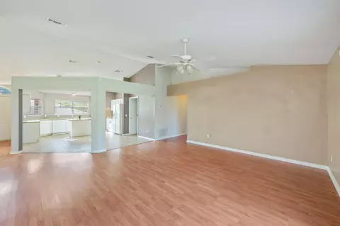 Living - 484 Jillian Dr, Crestview, FL 32536 photo 2 of 5