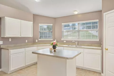Kitchen - 484 Jillian Dr, Crestview, FL 32536 photo 4 of 5