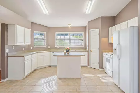 Kitchen - 484 Jillian Dr, Crestview, FL 32536 photo 2 of 5