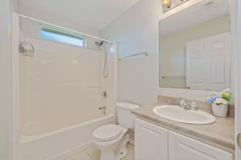 Bath - 484 Jillian Dr, Crestview, FL 32536 photo 5 of 6