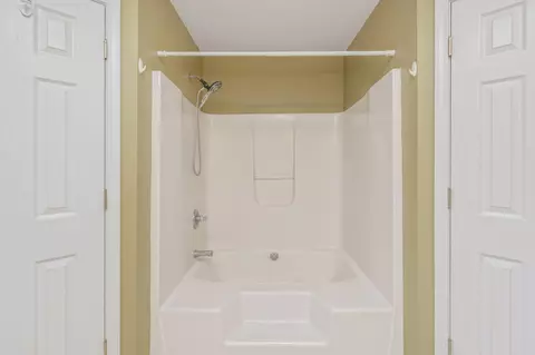Bath - 484 Jillian Dr, Crestview, FL 32536 photo 2 of 6