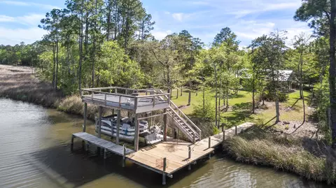 528 Bay Grove Rd, Freeport, FL 32439