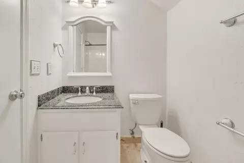 Bath - 117 Fairway Dr, Crestview, FL 32536 photo 4 of 5
