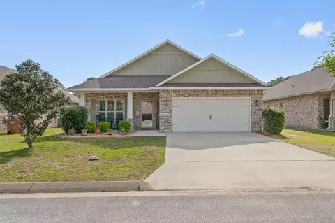 8334 New Orleans Ct, Navarre, FL 32566