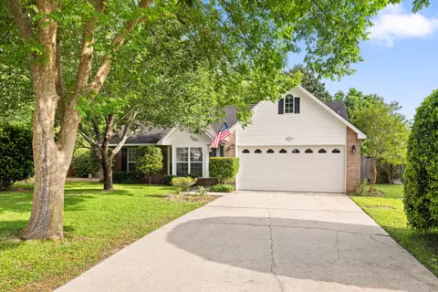 4577 Castlewood Ln, Niceville, FL 32578