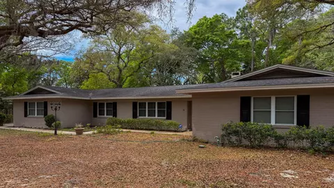 2 NE Pembroke Pl, Fort Walton Beach, FL 32547