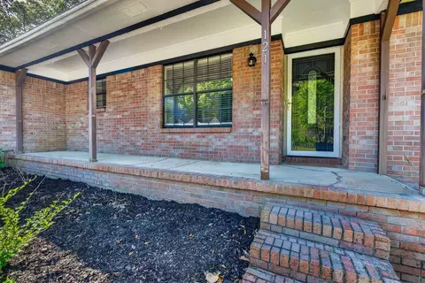 Exterior - 121 Campbell Ave, Crestview, FL 32536 photo 4 of 17