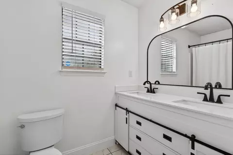 Bath - 121 Campbell Ave, Crestview, FL 32536 photo 2 of 4
