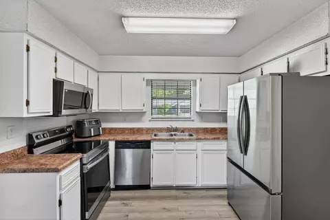 Kitchen - 121 Campbell Ave, Crestview, FL 32536 photo 2 of 4