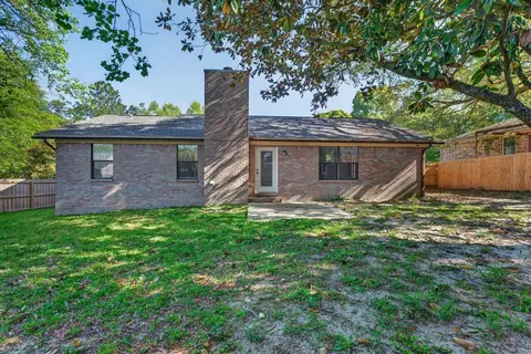 Exterior - 121 Campbell Ave, Crestview, FL 32536 photo 14 of 17