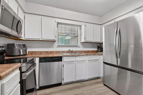 Kitchen - 121 Campbell Ave, Crestview, FL 32536 photo 4 of 4