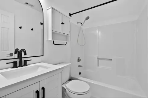 Bath - 121 Campbell Ave, Crestview, FL 32536 photo 1 of 4