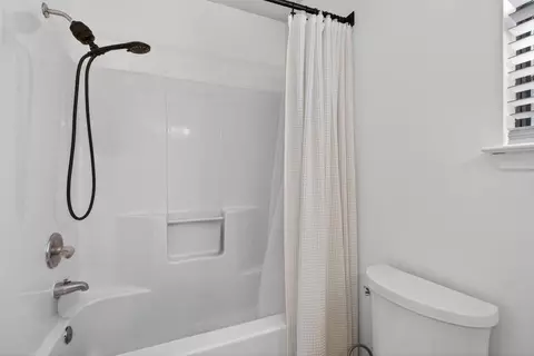 Bath - 121 Campbell Ave, Crestview, FL 32536 photo 4 of 4