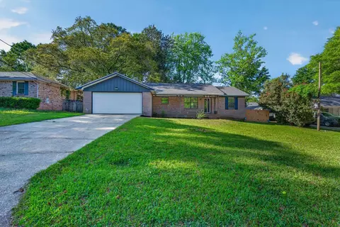 Exterior - 121 Campbell Ave, Crestview, FL 32536 photo 2 of 17