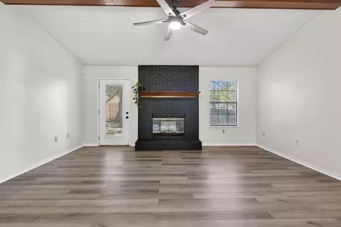 Living - 121 Campbell Ave, Crestview, FL 32536 photo 2 of 6