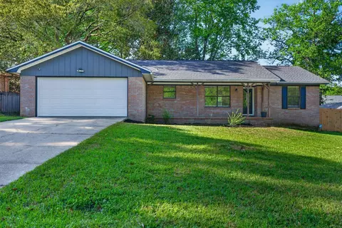 121 Campbell Ave, Crestview, FL 32536