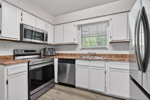 Kitchen - 121 Campbell Ave, Crestview, FL 32536 photo 3 of 4