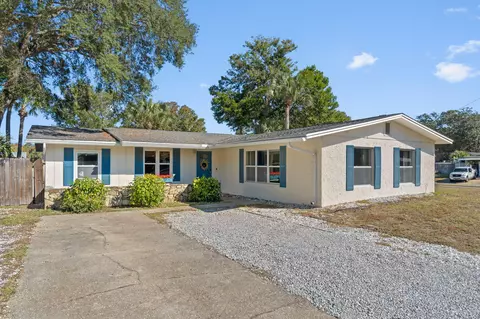 145 W Terry Cir, Mary Esther, FL 32569