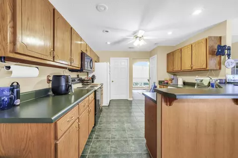 Kitchen - 531 Gallant Fox Ln, Crestview, FL 32539 photo 2 of 4
