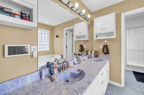 Bath - 531 Gallant Fox Ln, Crestview, FL 32539 photo 2 of 4