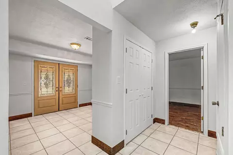 Entry Way - 101 Thurston Pl, Crestview, FL 32536 photo 3 of 8