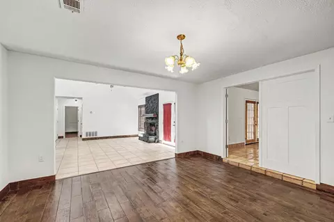 Living - 101 Thurston Pl, Crestview, FL 32536 photo 6 of 8