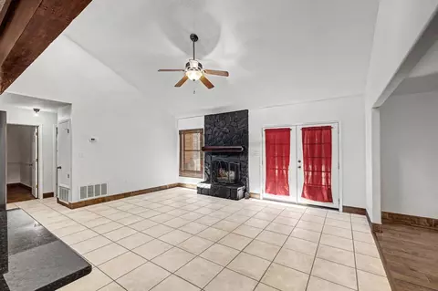 Living - 101 Thurston Pl, Crestview, FL 32536 photo 4 of 8