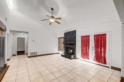 Living - 101 Thurston Pl, Crestview, FL 32536 photo 3 of 8