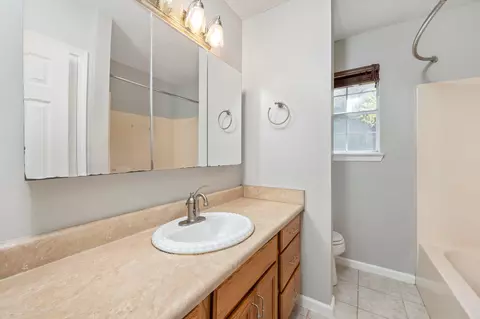 Bath - 10 Flora Cv, Crestview, FL 32539 photo 1 of 4