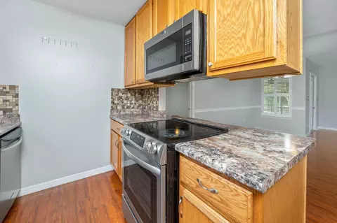 Kitchen - 10 Flora Cv, Crestview, FL 32539 photo 2 of 3