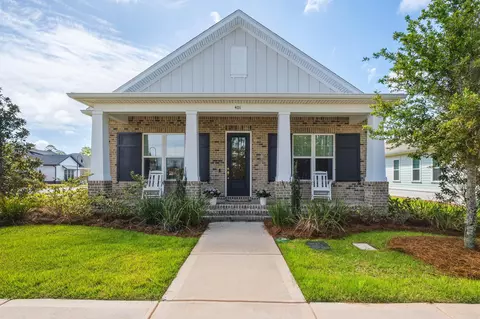 401 Sweetgrass Ln, Niceville, FL 32578