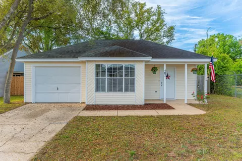 402 Apple Dr, Crestview, FL 32536